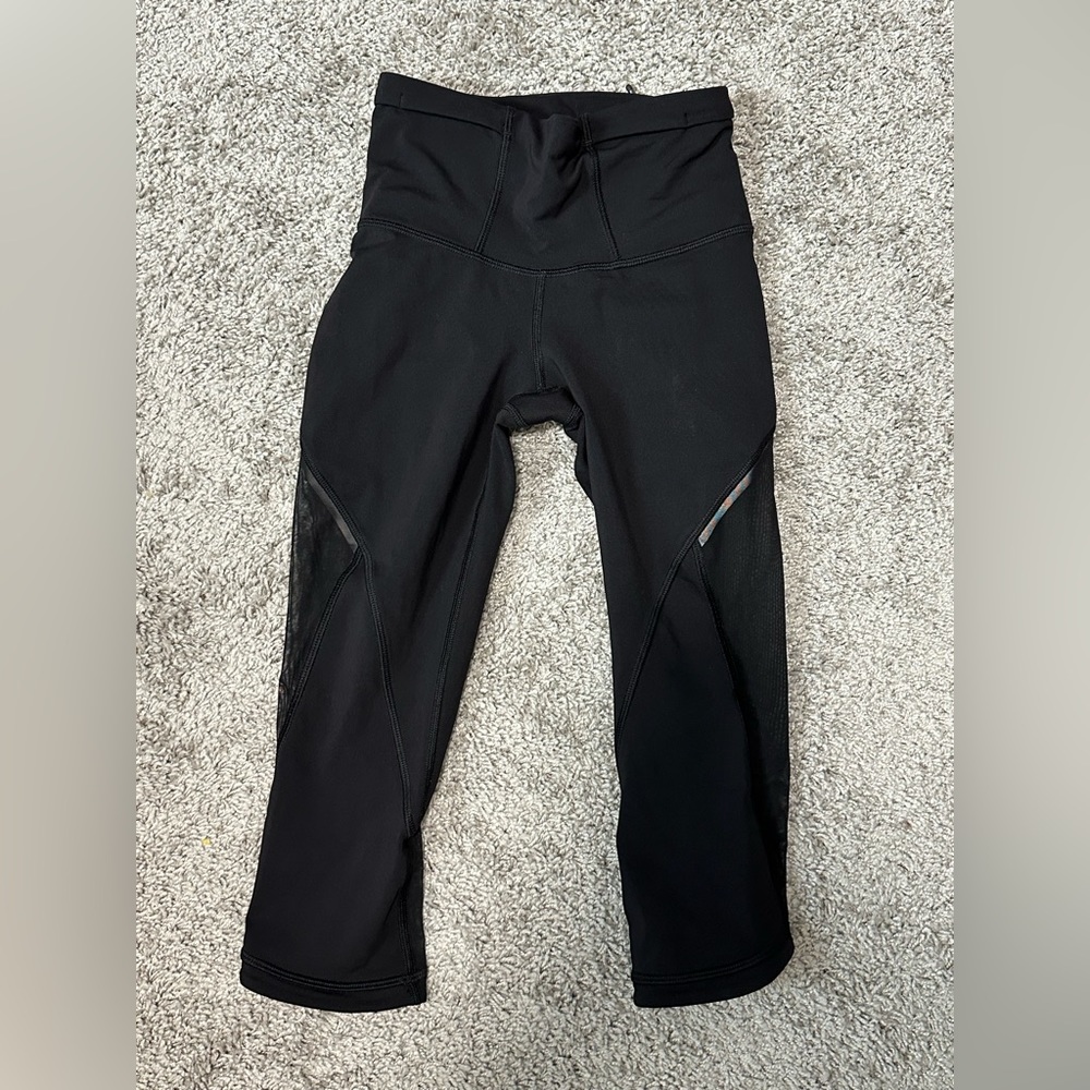 LULULEMON BNWOT SIZE 2 7/8 CROP BLACK WITH MESH